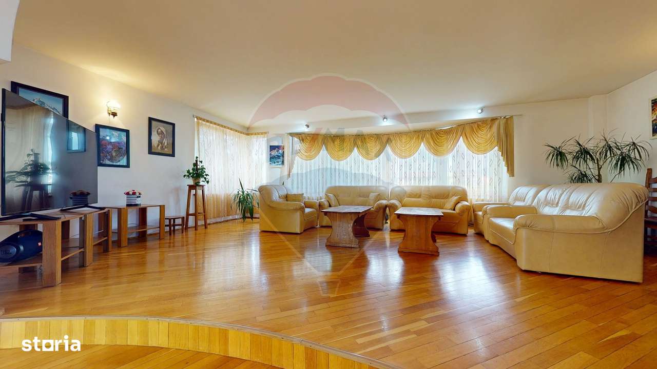 Vilă deosebită cu grădină superbă și panoramă - Ghimbav, ultracentral - Imagine principală: 2/20