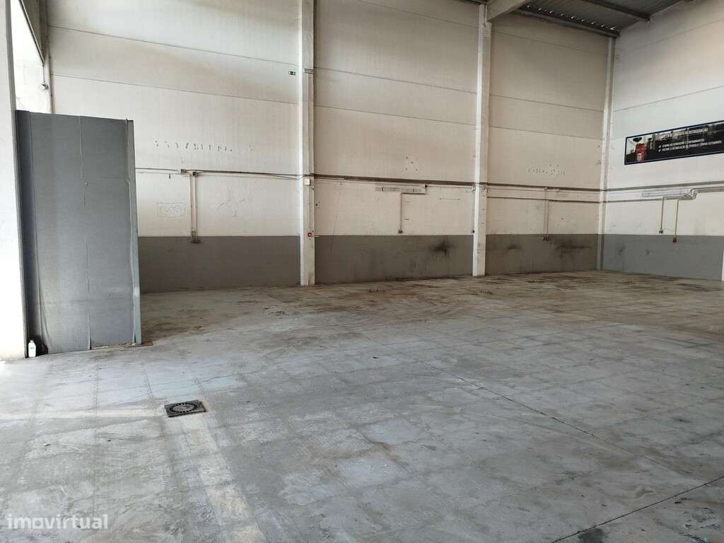 Armazém para venda em Alverca - Grande imagem: 2/4