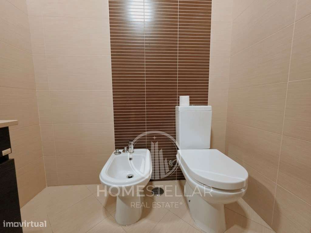 Apartamento T2 Atalaia com Arrecadação e Parqueamento-26