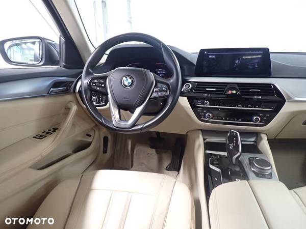 BMW Seria 5 520d Luxury Line - 23