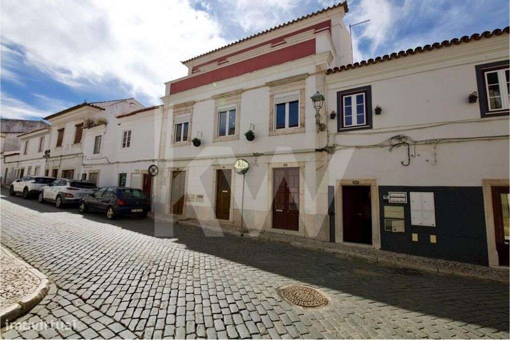 Moradia no centro de Estremoz com terraço e logradouro. Excelente opor - Grande imagem: 2/50