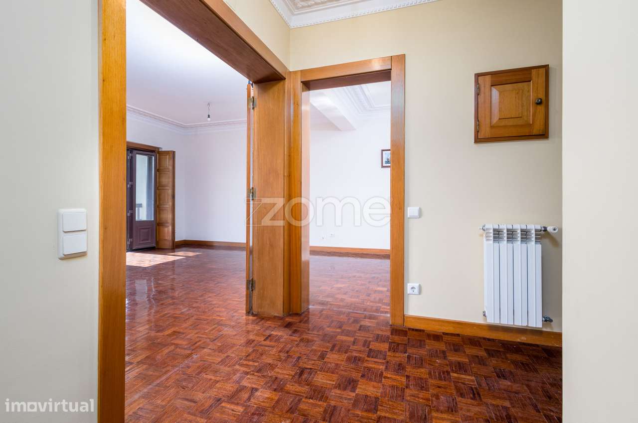 Moradia T4 (espaçosa) em Casais de Mem Martins-12