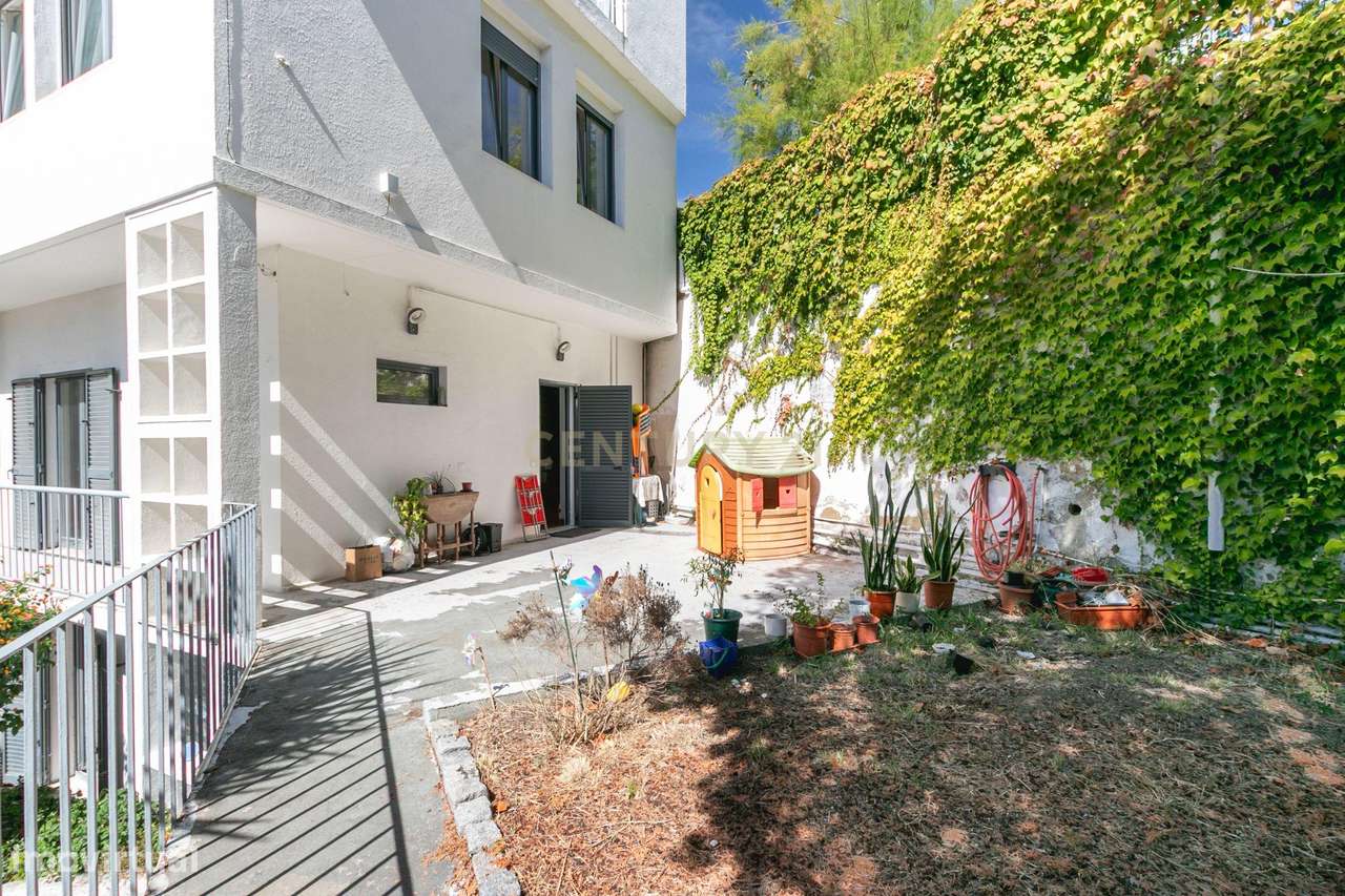 Terreno de 956m2 com duas moradias em Alcântara, Lisboa, uma T4 e T3 - Grande imagem: 4/58