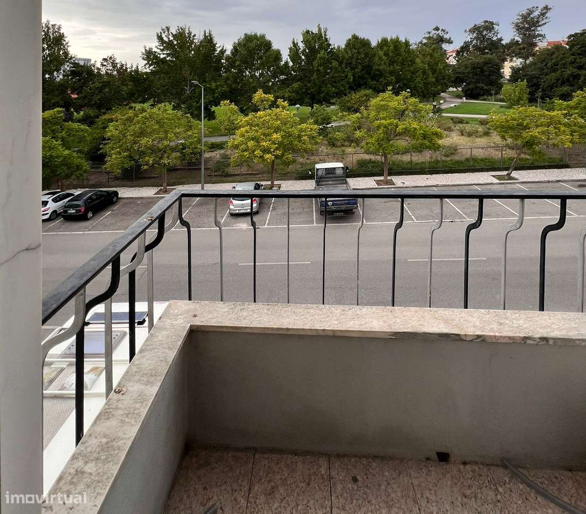 Apartamento T3 na Moita | Varanda com vista para o Parque da Cidade-11