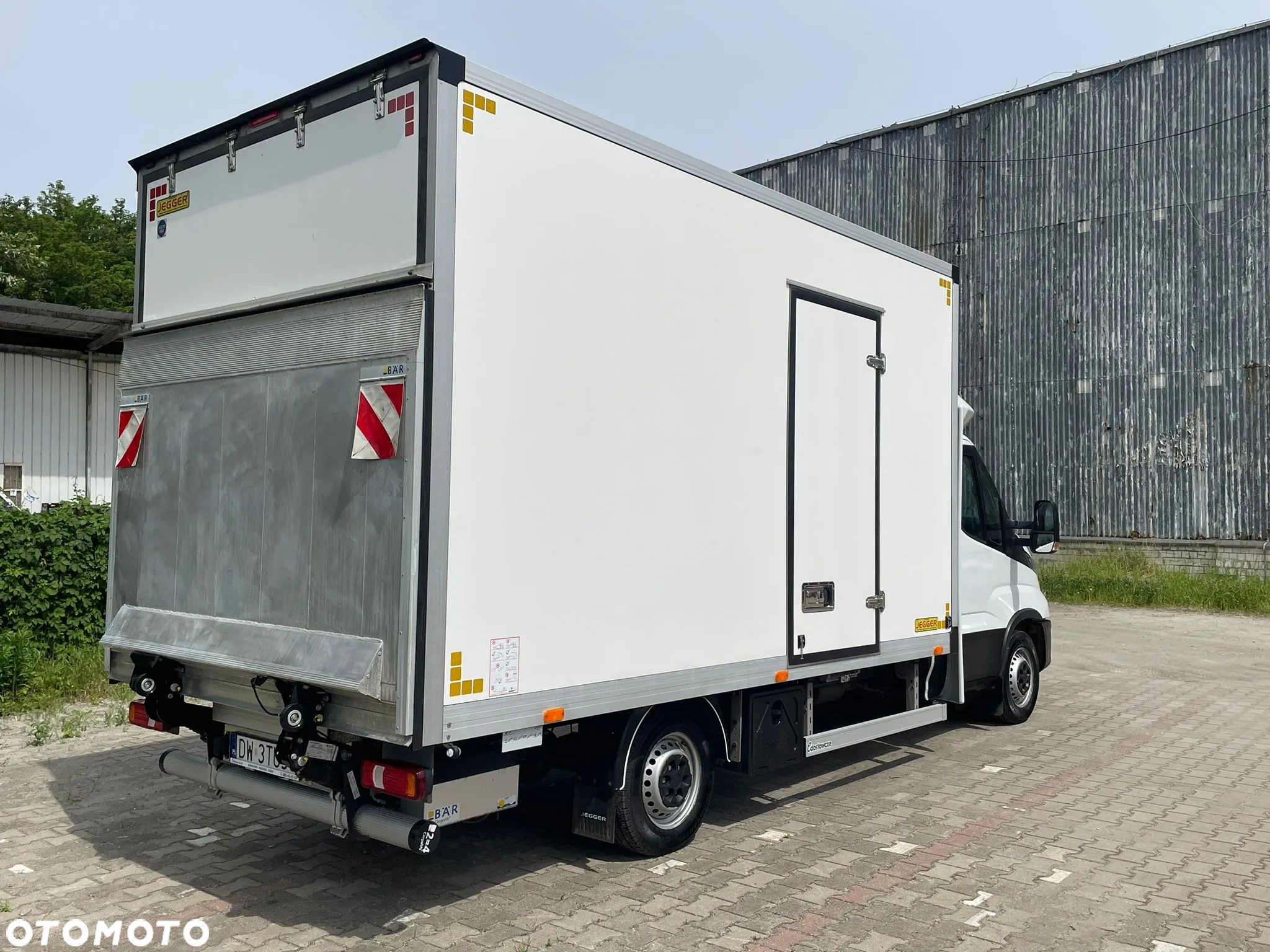 Iveco Daily 35s18H Kontener z Windą - 3