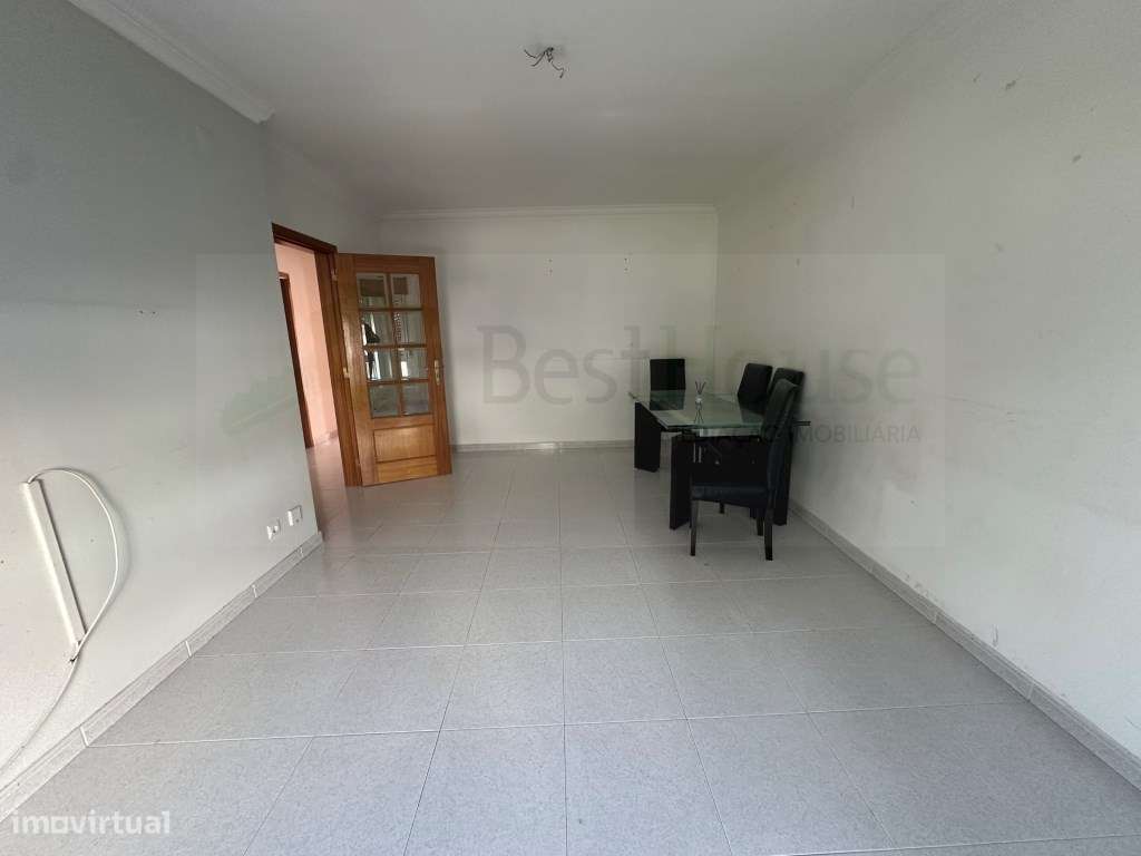 T2 Rio de Mouro com parqueamento e arrecadação - Grande imagem: 2/13