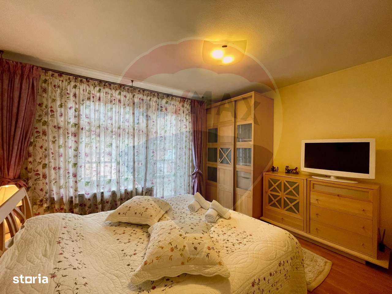 Apartament cu 3 camere de vânzare în zona Schei-5