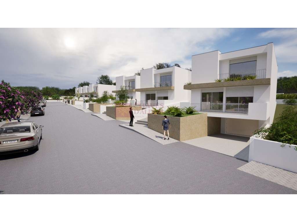 Moradia T4 Exclusiva em Condomínio Privado com Piscina | Junto a Mafra-7