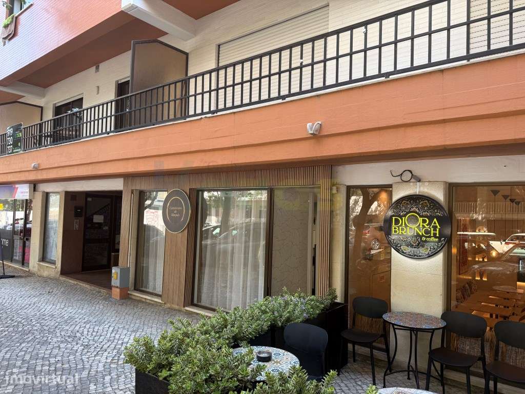 Escritório adaptado para T0 - Garagem - Av. Marquês de Pombal - Leiria-1