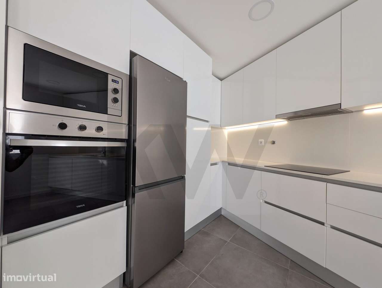 Apartamento T2 com Garagem incluída . Elevador. Arrecadação e Varanda - Grande imagem: 4/28