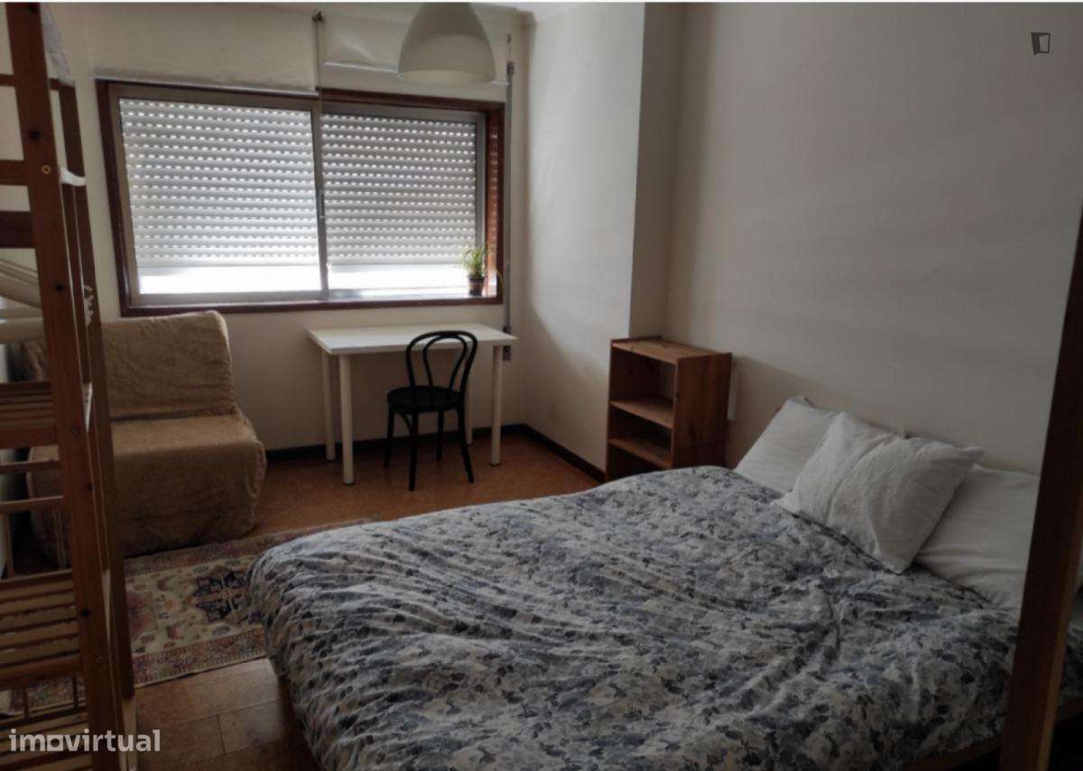 Quarto - localizado em Santa Marinha Porto - Grande imagem: 5/10