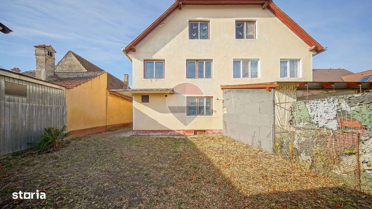 Casă tip duplex cu teren generos de 1.171 mp, Sânpetru-1