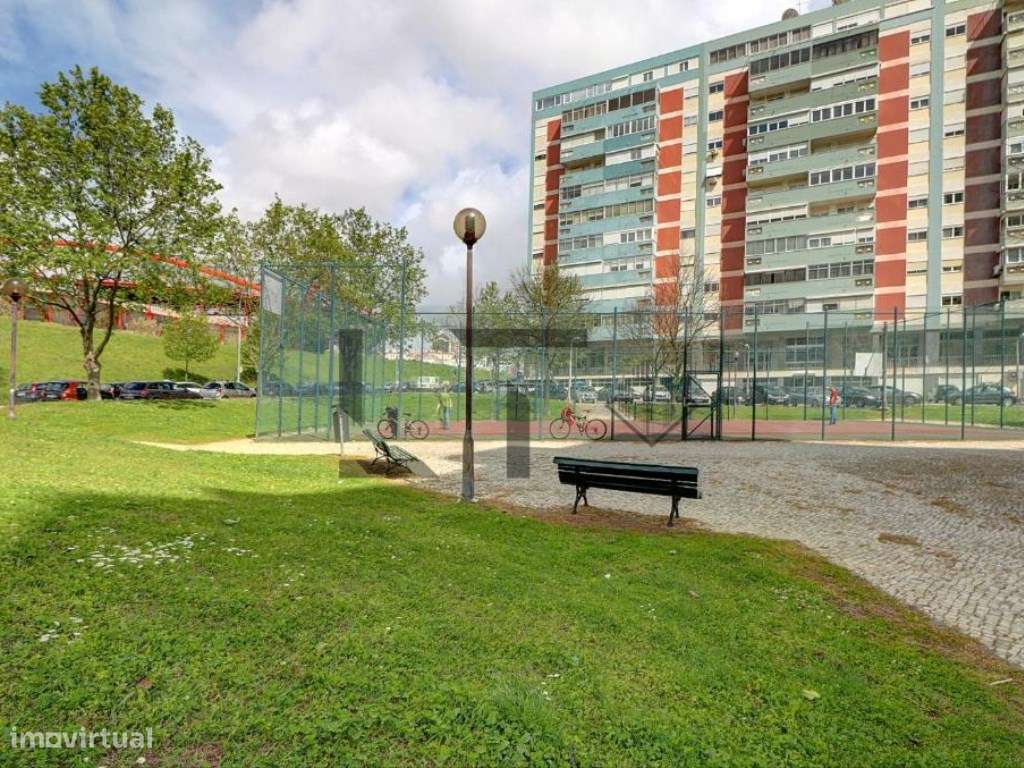 Prédio para Obras para Venda em Benfica, Lisboa - Grande imagem: 3/6