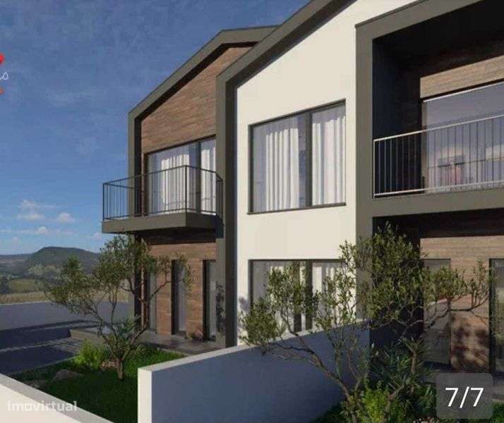 Moradia T4 Geminada - 300 m2 | Centro De Mirandela, Bragança - Grande imagem: 4/7