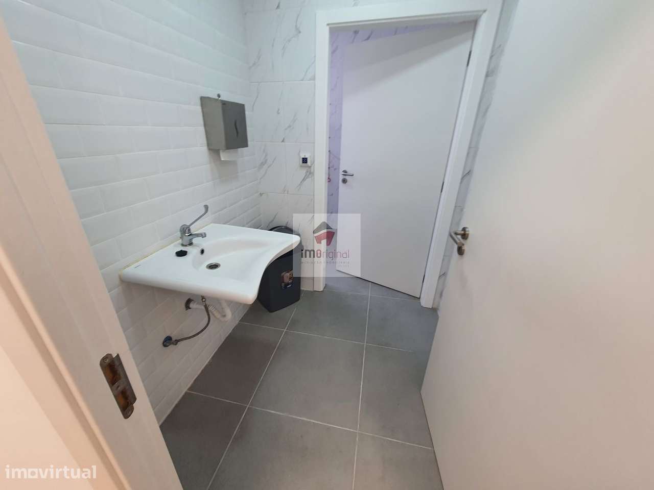 Loja / escritório junto Metro / Câmara de Gaia-18