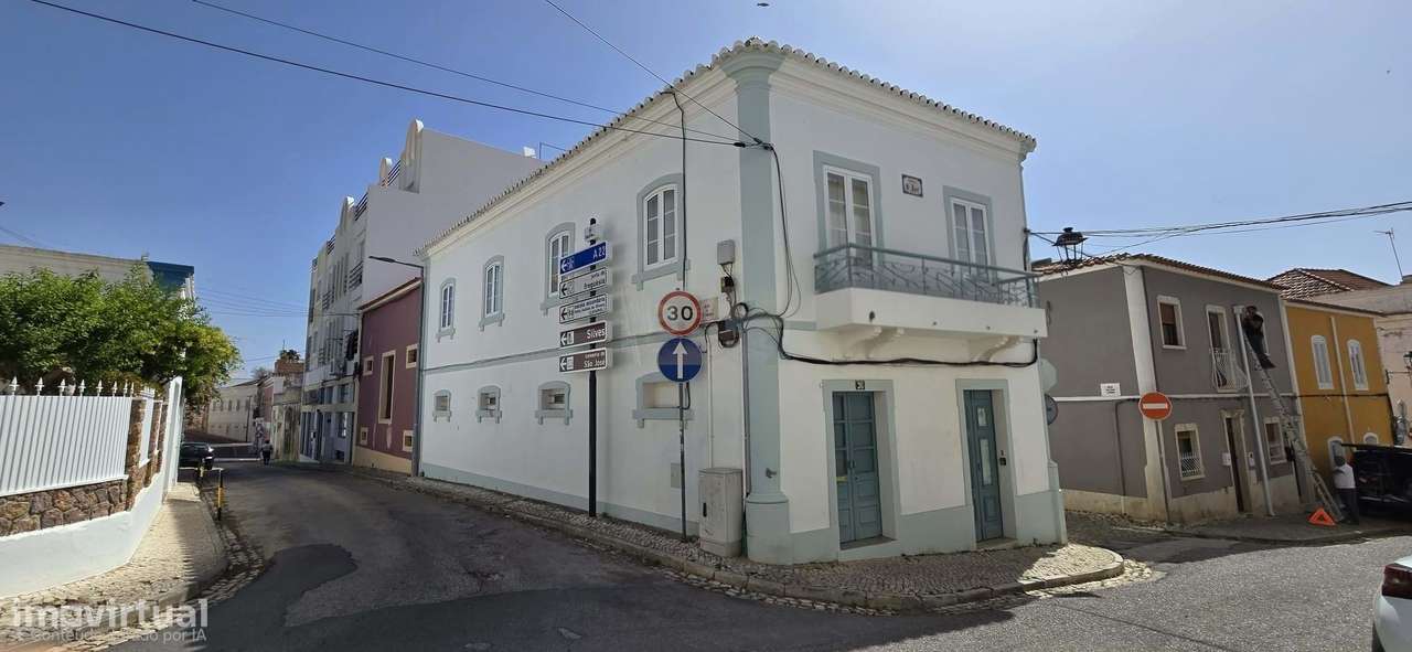 Algarve, para venda, moradia histórica renovada no centro de Lagoa, c-31