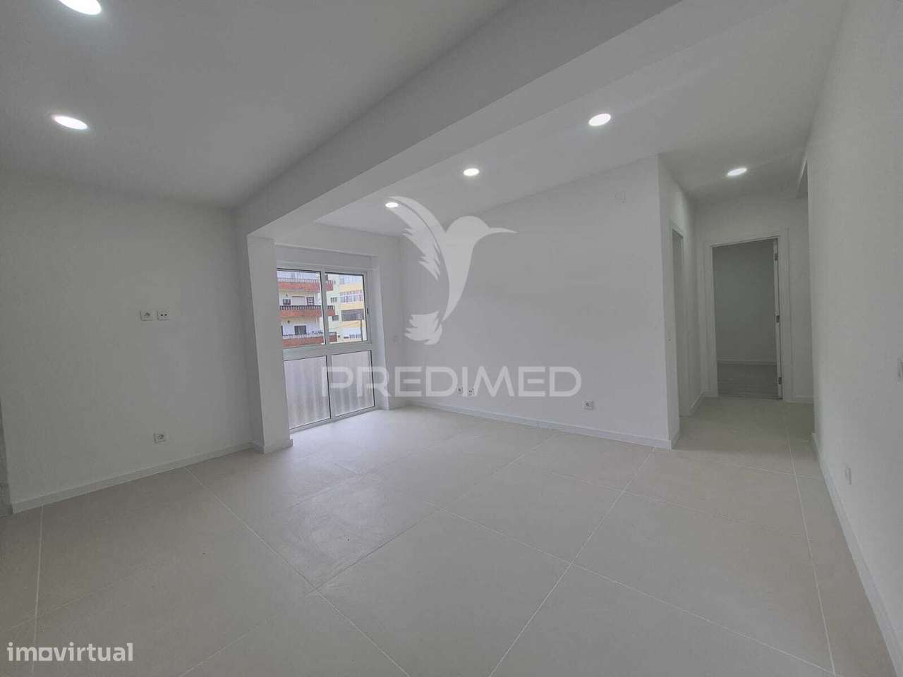 Apartamento T2 – Laranjeiro (em fase de renovação) - Grande imagem: 4/17