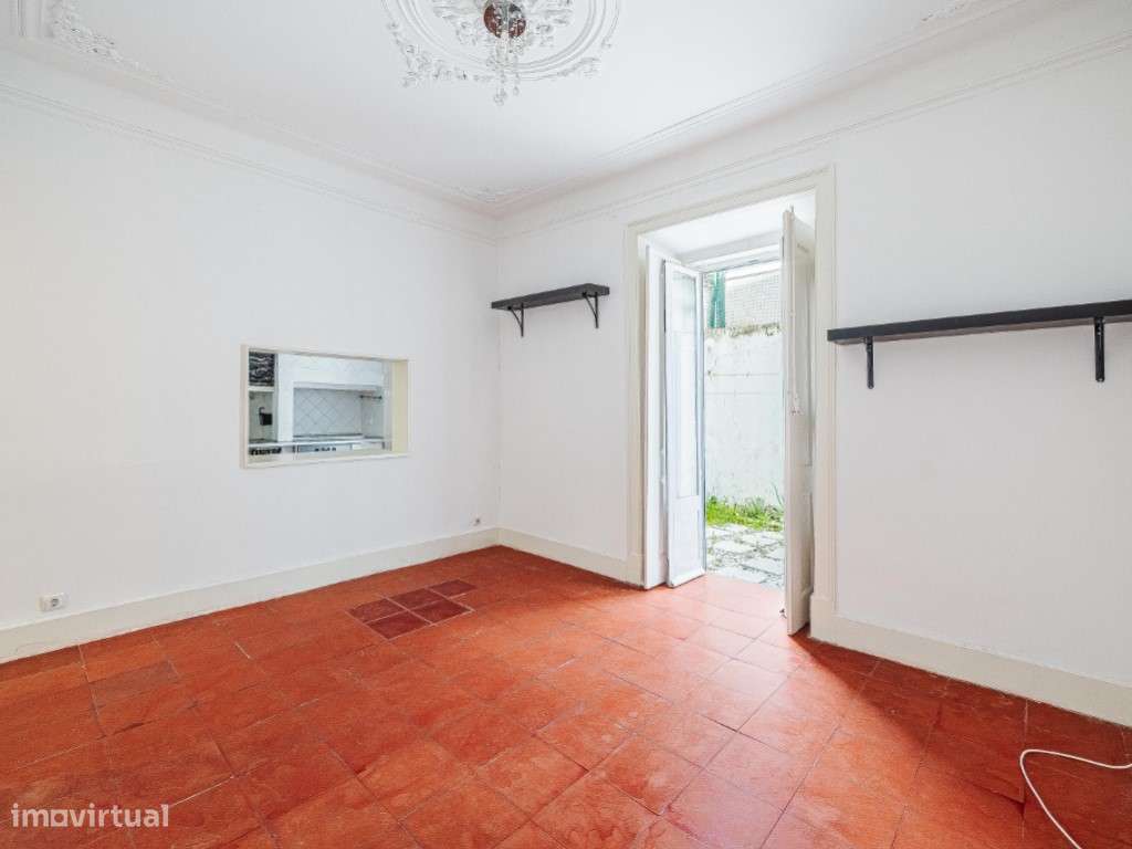 Apartamento T3 Campo de Ourique-0