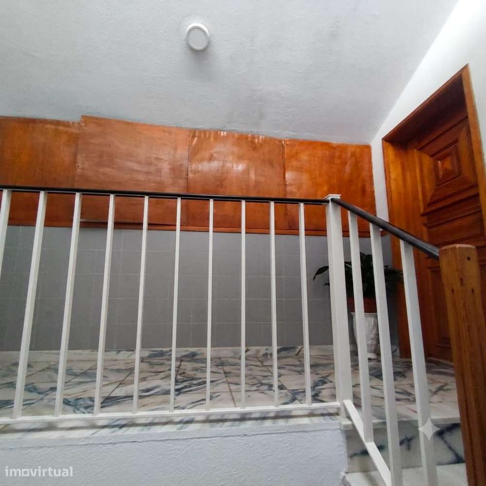 Apartamento T2 com terraço, varanda e 3 casas de banho-18