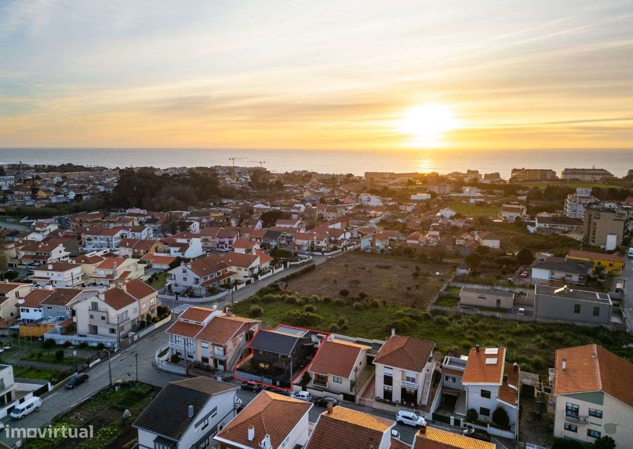 Moradia V3+1 totalmente renovada com vista mar-11