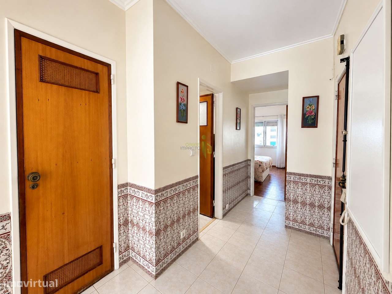 Apartamento T2 com Varanda, Elevador  | Junto a Comércio, Escolas e Tr-4