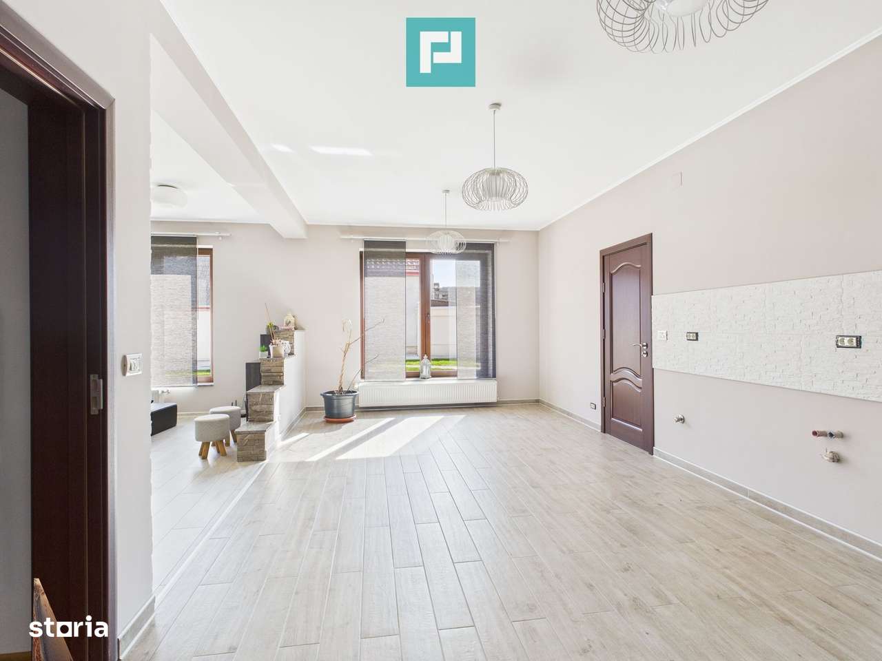 Casă modernă cu 2 corpuri, 5 camere în Pecica-18