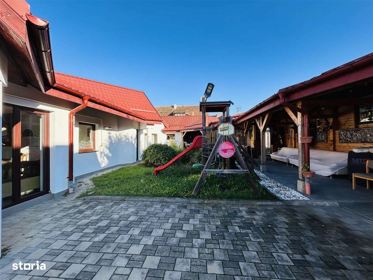 Casă individuală cu iaz, jacuzzi, saună și curte superbă – Cisnădie-14