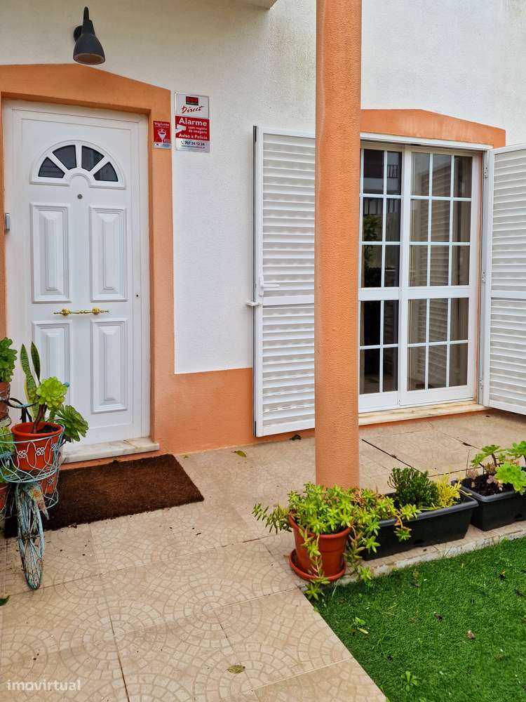 Moradia de 4+1 assolhadas - Muito estimada e pronta a habitar.-23