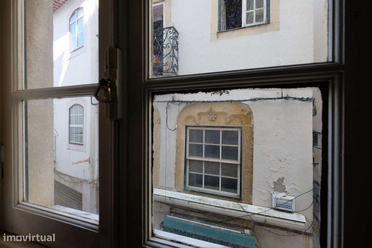 Quarto - localizado em Baixa Coimbra - Grande imagem: 3/7