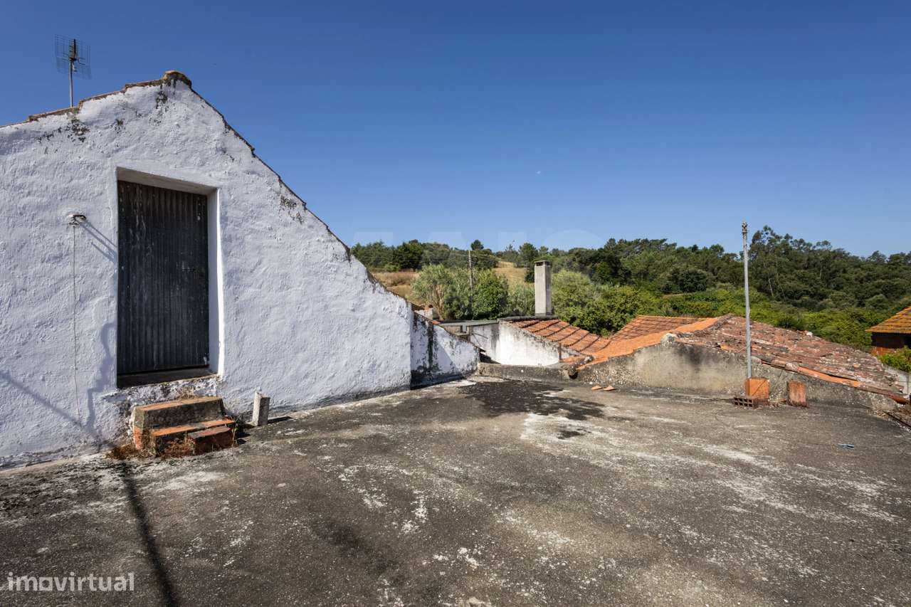 Moradia com rooftop e enorme potencial entre Caldas da Rainha e San... - Grande imagem: 5/47