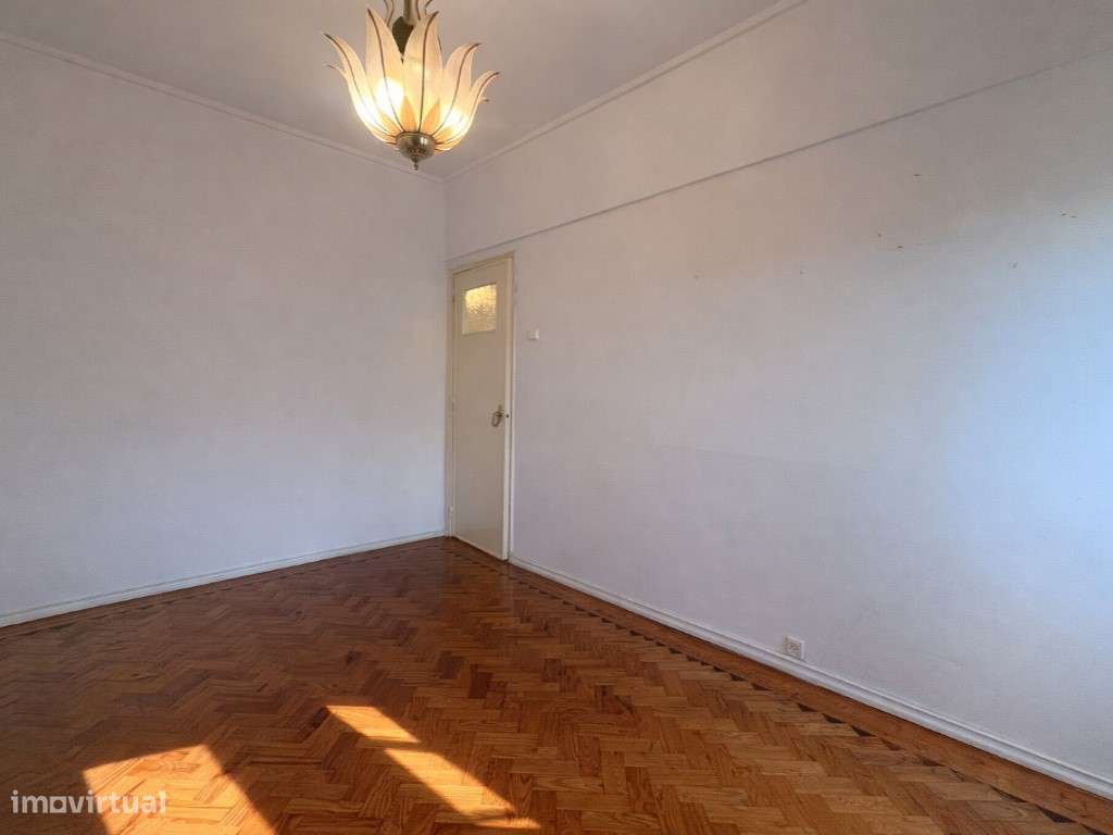 T2 junto ao Cineteatro Municipal da Damaia-14