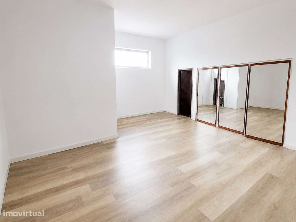 Apartamento T1 Renovado | Áreas Generosas | Paço de Arcos-6