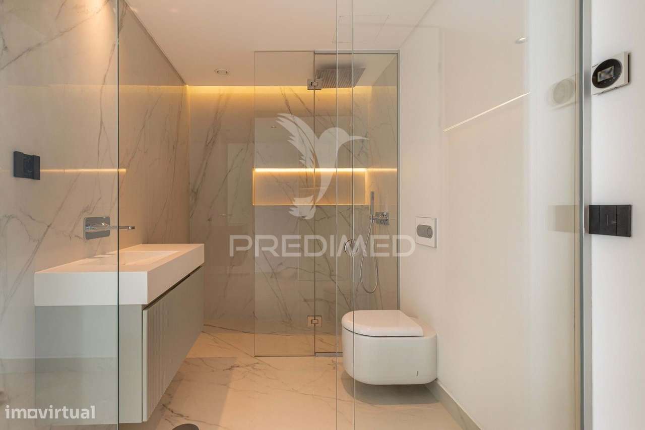 LUXUOSA MORADIA T4 COM PISCINA VISTA MAR.-12