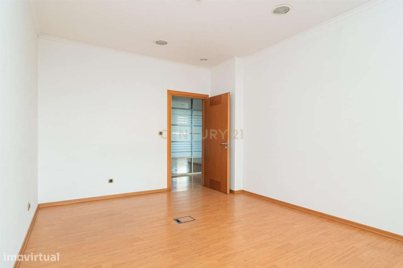 Escritório Moderno, com vista panorâmica, em Lisboa-10