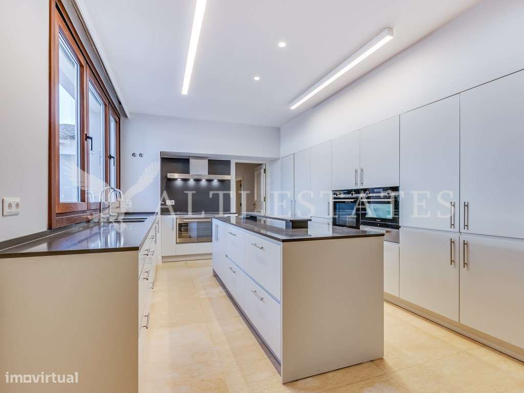 Deslumbrante moradia em zona nobre do Estoril-13