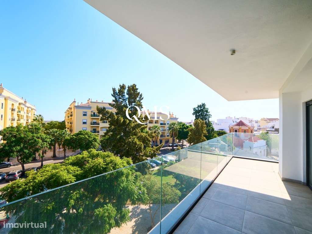 Espaçoso Apartamento T2 com Garagem & Piscina no Coração de Faro - Grande imagem: 2/18