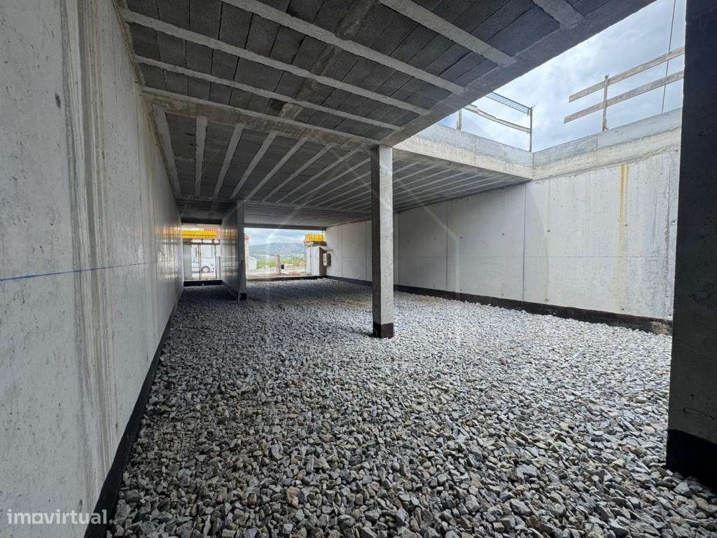 Moradia T3 Térrea de Arquitetura Contemporânea com Jardim Privativo...-19