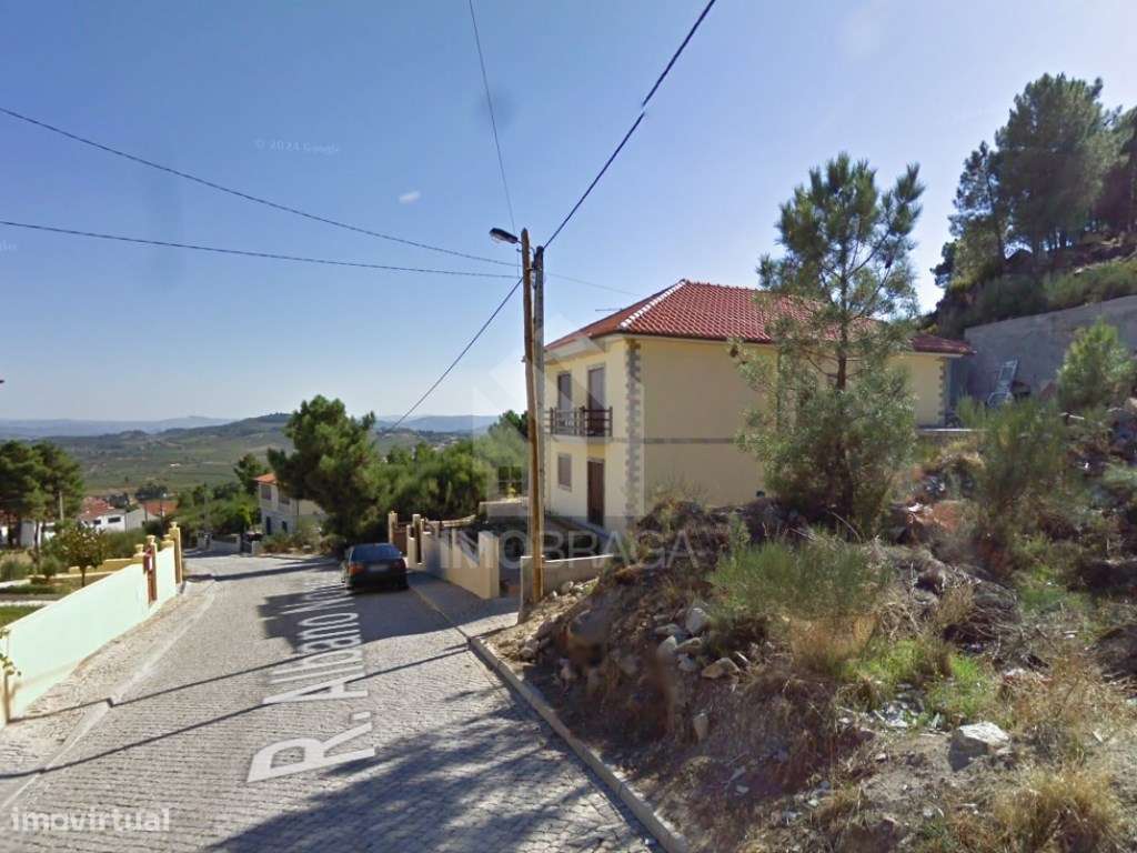 Moradia individual T4 situada em Alijó, no distrito de Vila Real - Grande imagem: 2/17