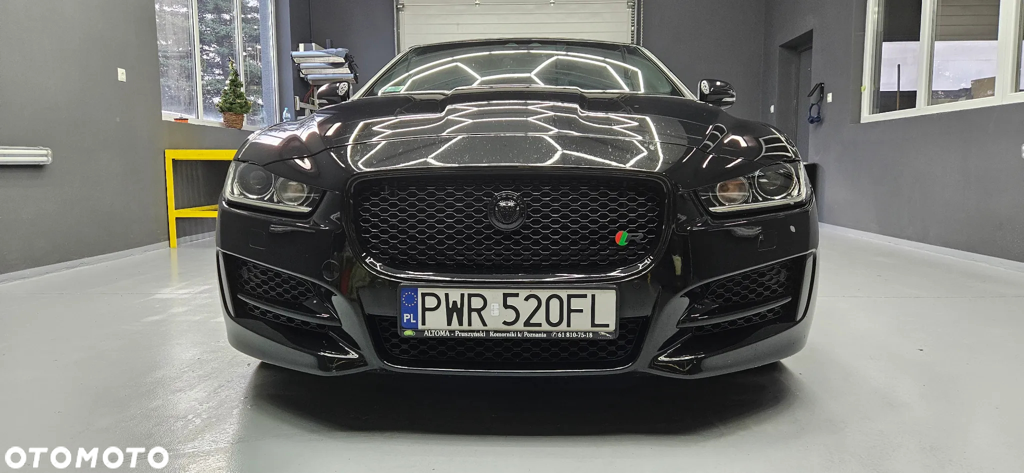 Jaguar XE 2.0 D R-Sport - 11