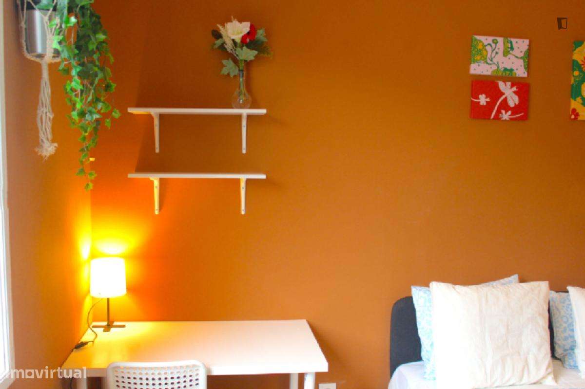 Quarto - localizado em Paranhos Porto - Grande imagem: 3/7