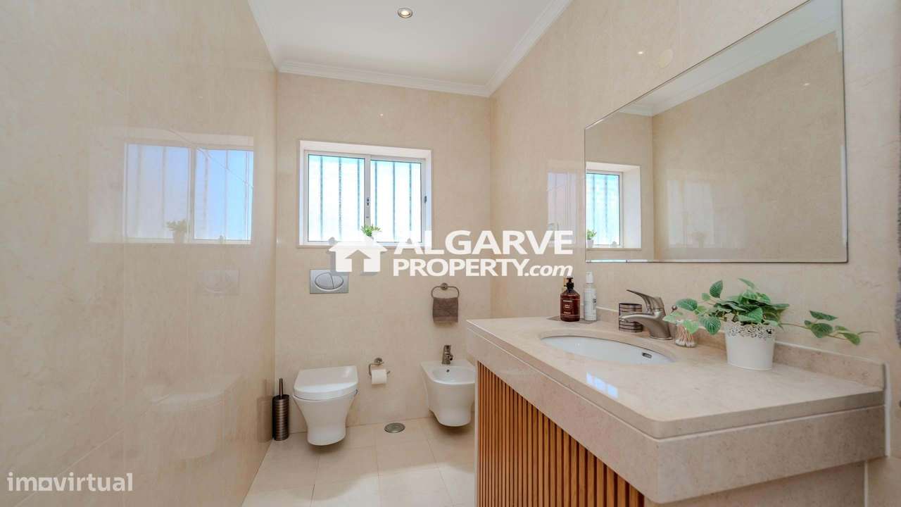 Bonita moradia V4 dentro do campo de golfe e perto de todas as comodid-25