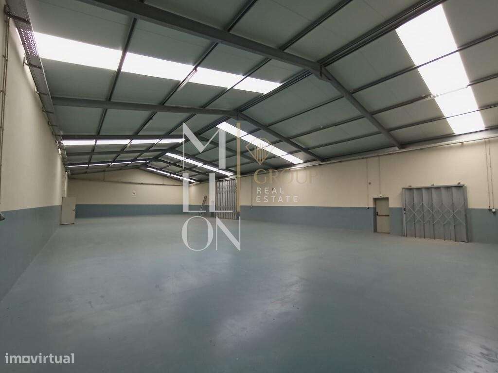 Oportunidade venda em conjunto de armazéns com cerca de 1.500 m2 de ár - Grande imagem: 3/24
