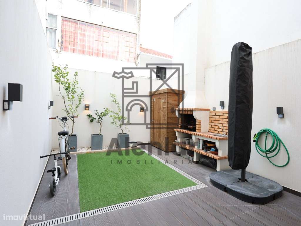 Moradia T3 como nova, no centro de Alhandra-14