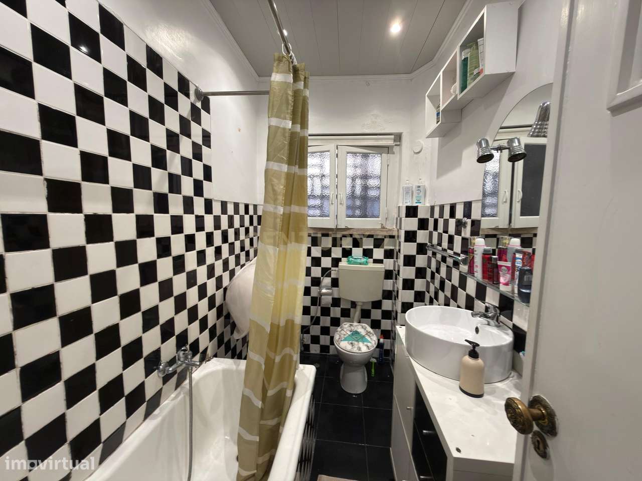 T2 no centro da Amadora, junto ao Babilónia e Metro-13