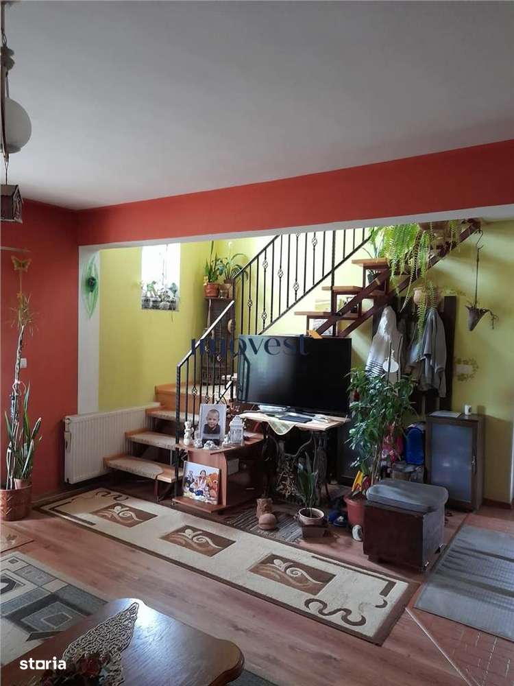 Casa de vanzare - Imagine principală: 4/10