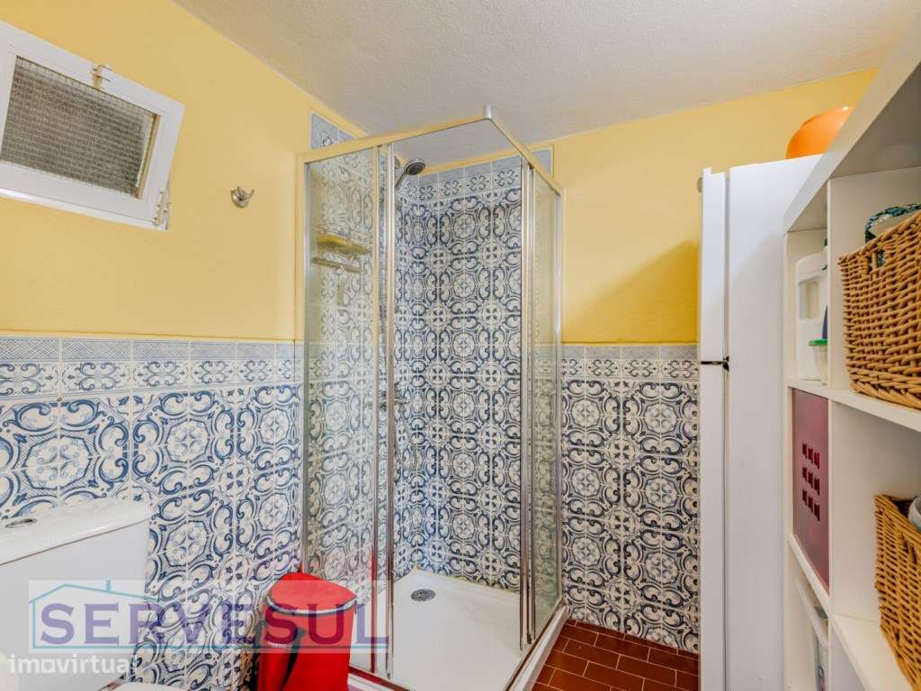 Charmosa moradia de 2 quartos de 121 m², inserida num terreno com 2...-13