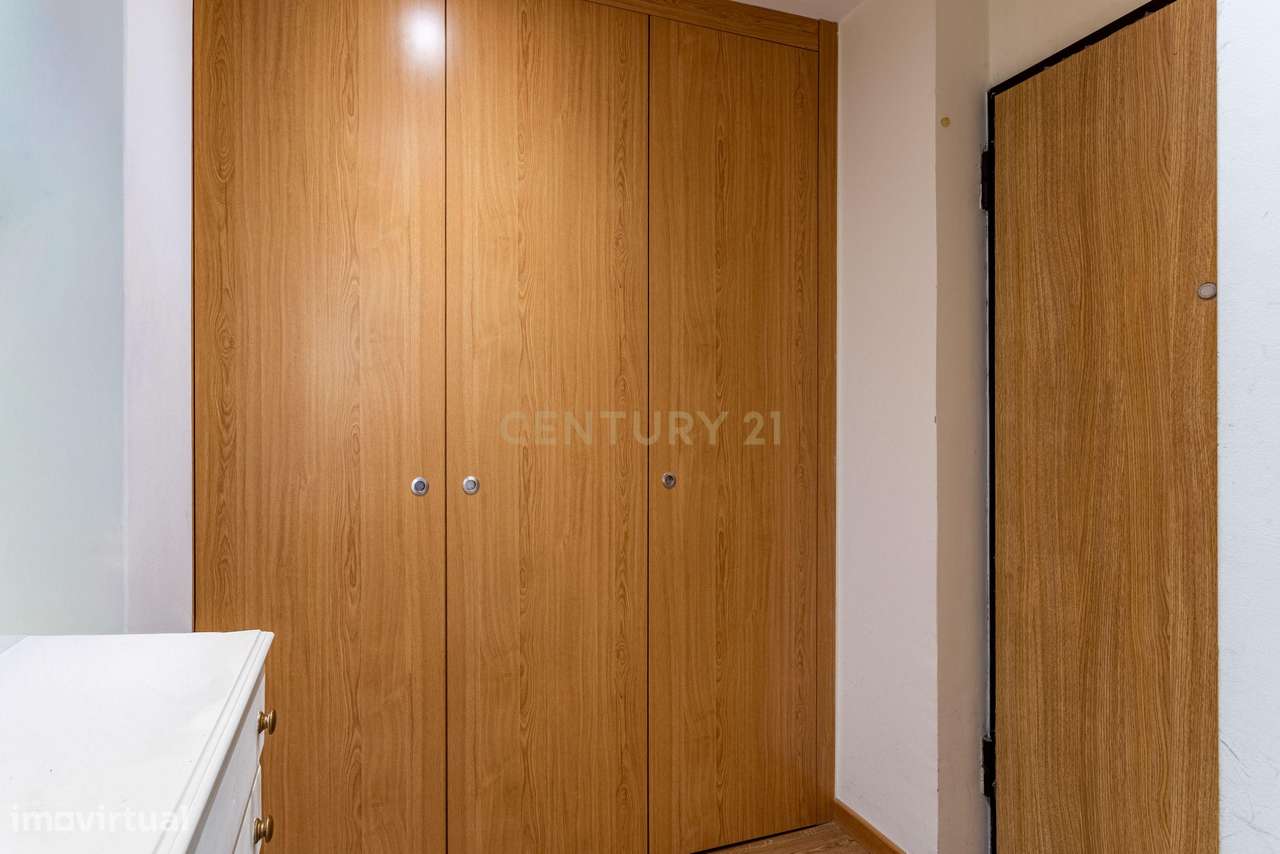 Luminoso apartamento T2 nos Olivais-11