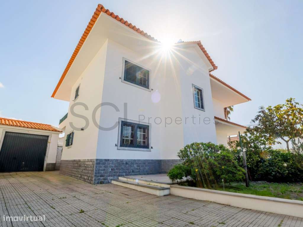 Moradia T5 Independente com Garagem em Fernão Ferro-38