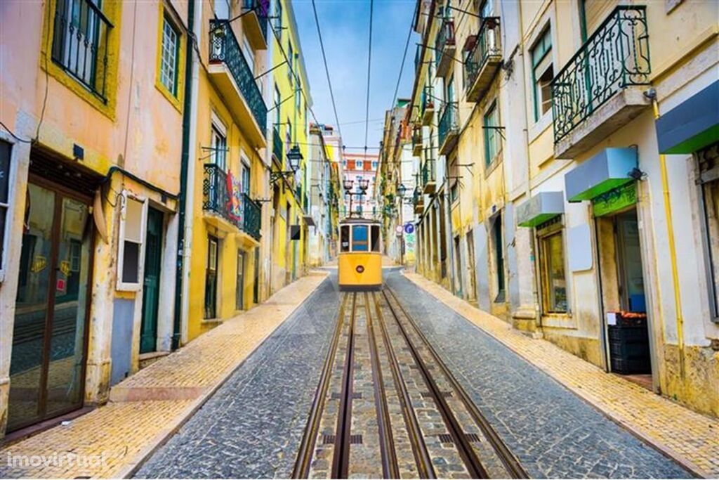 Prédio à Venda no elevador da Bica