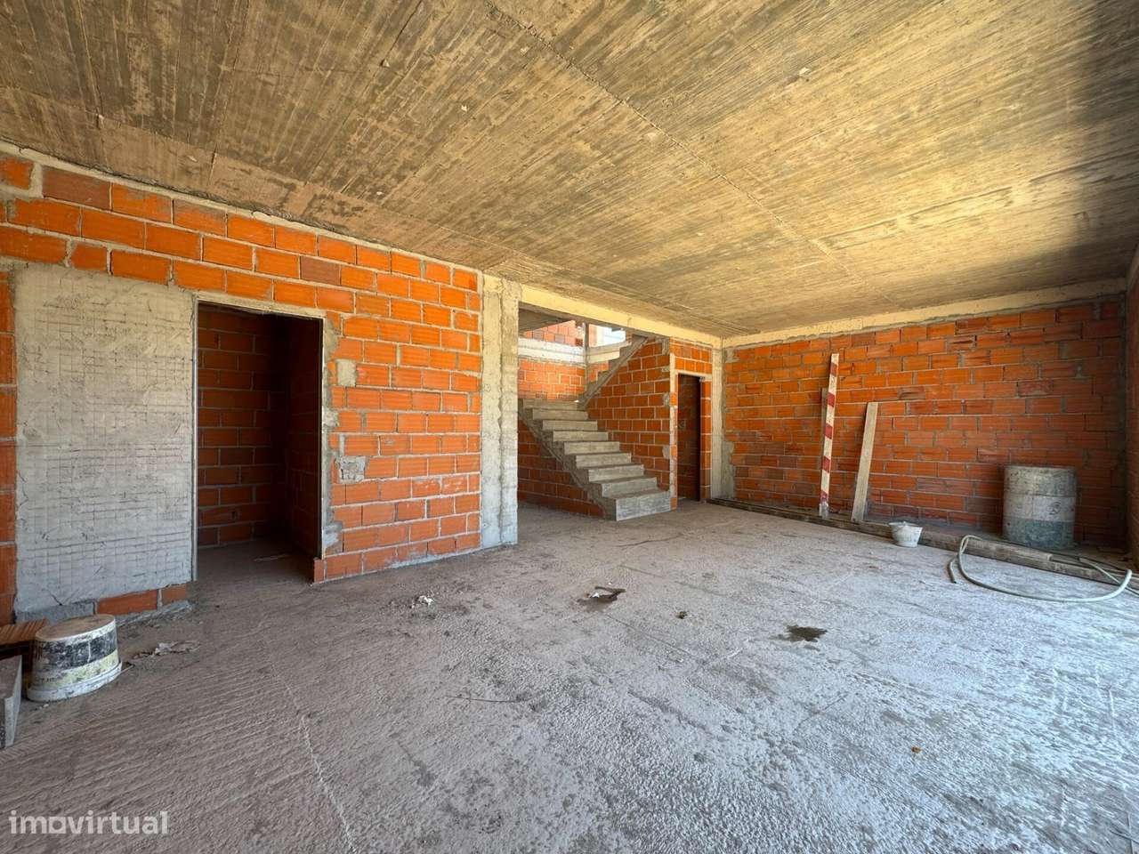 Nova Moradia T4 com Piscina na Vila de Azeitão-35